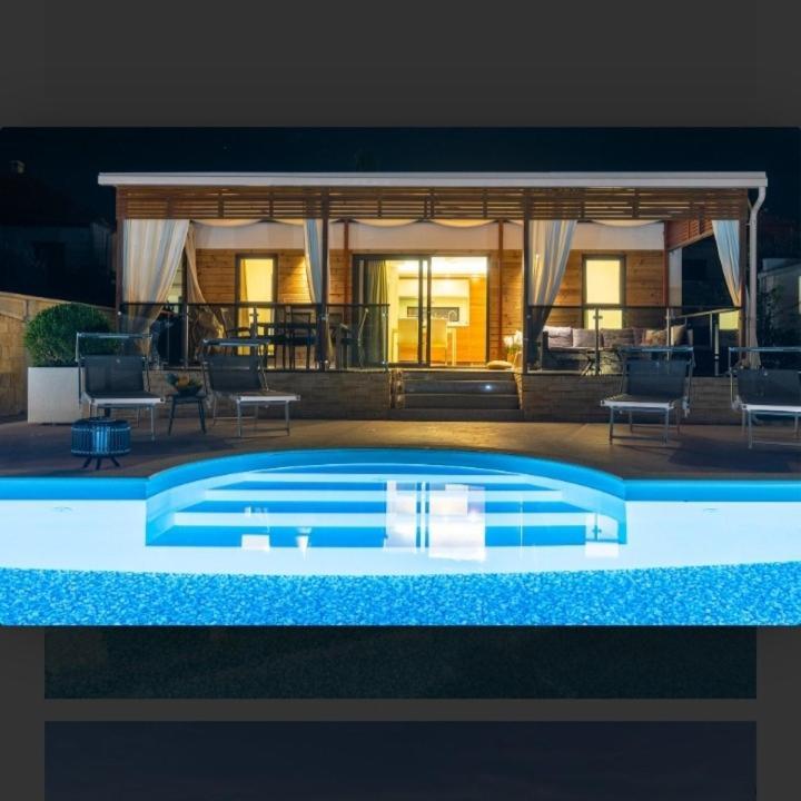 Tomica Apartments With Pool Биоград-на-Мору Экстерьер фото