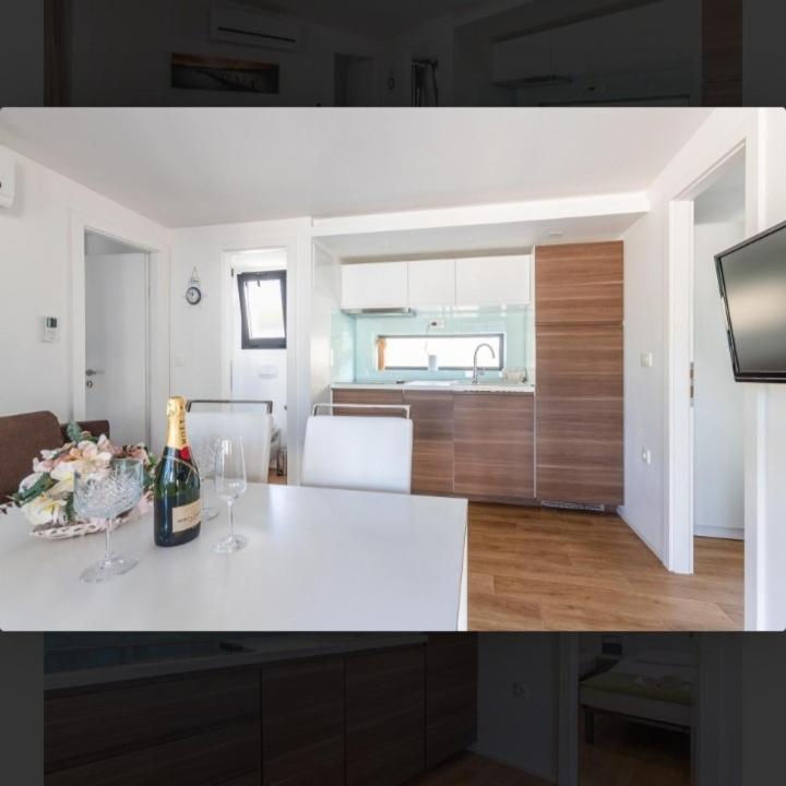 Tomica Apartments With Pool Биоград-на-Мору Экстерьер фото