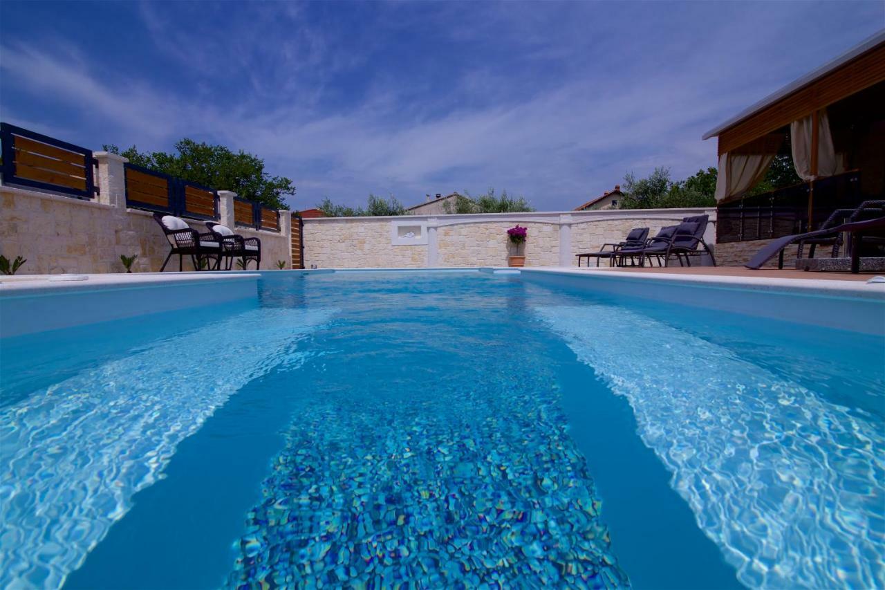 Tomica Apartments With Pool Биоград-на-Мору Экстерьер фото